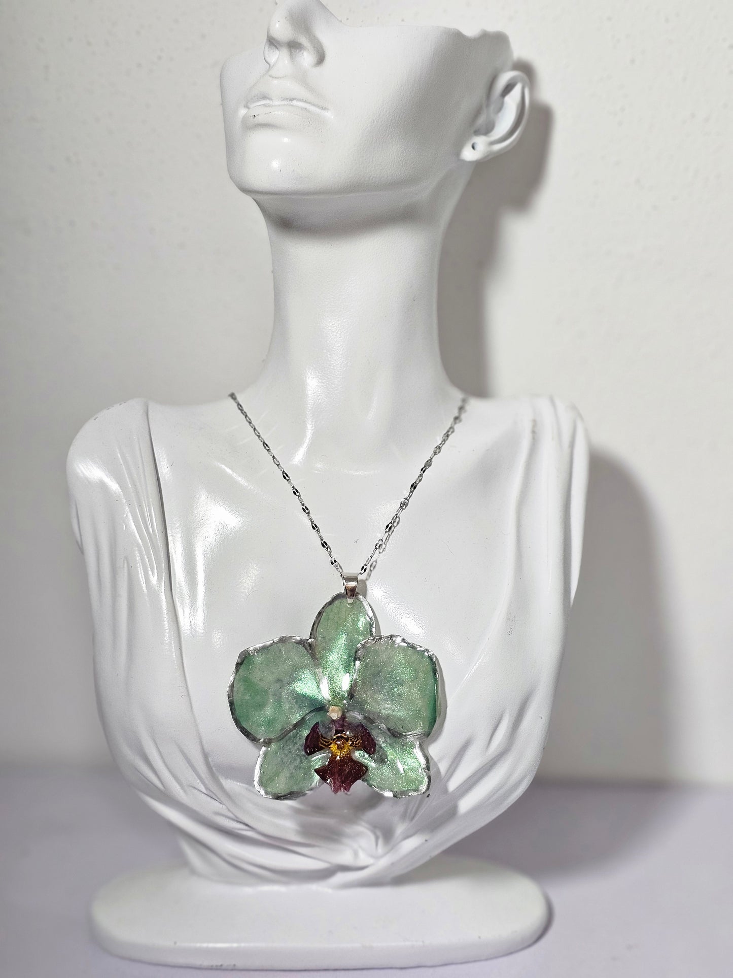 Collar Orquídea Verde Tornasol