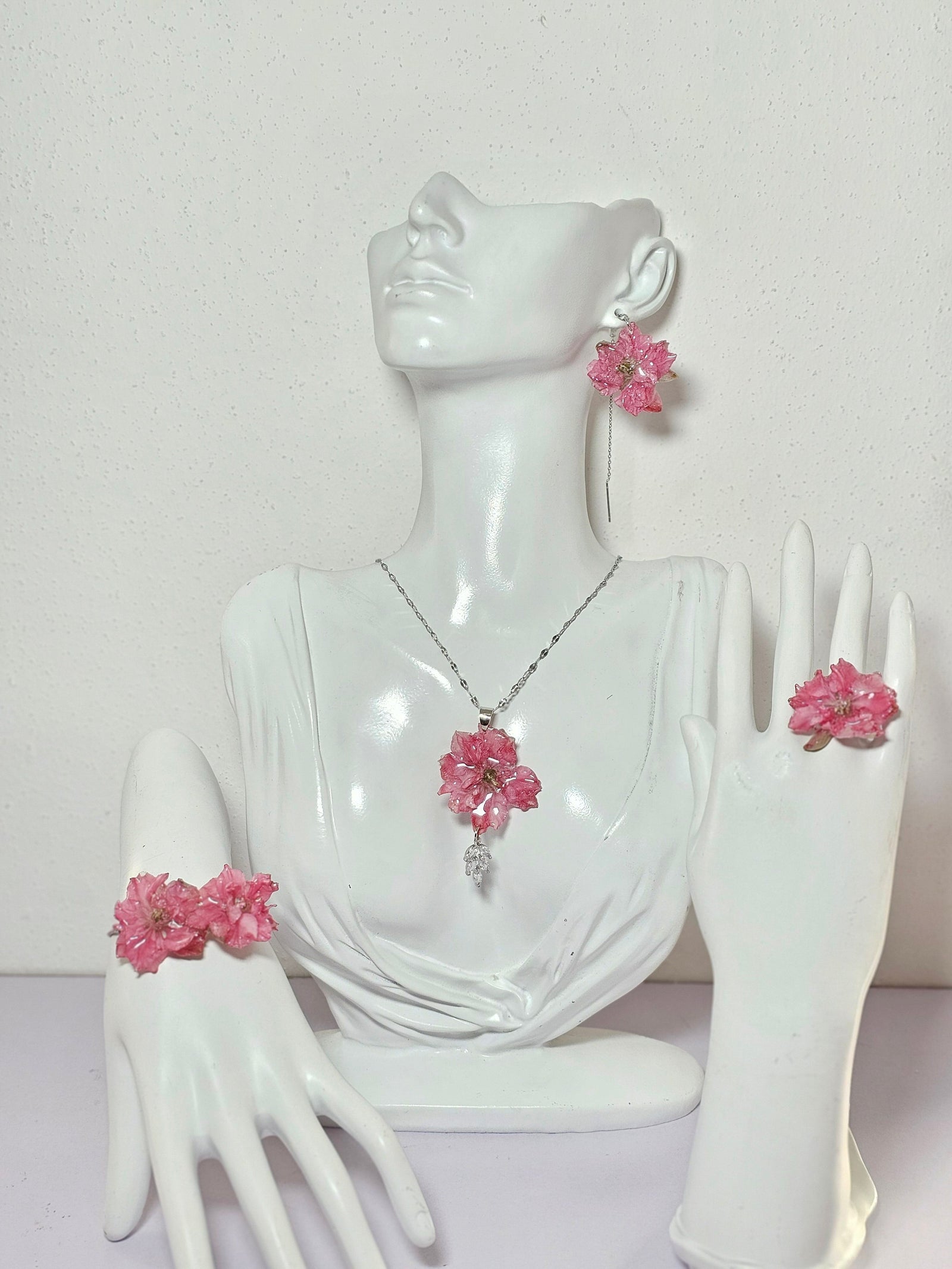 Nuevos lanzamientos de joyería artesanal con flores naturales — ISAMOR
