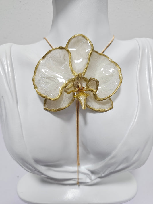 Collar Orquídea Blanca Dorada