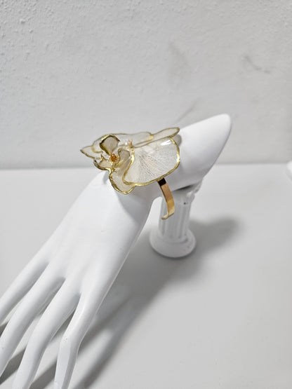 Pulsera Orquídea Blanca Dorada