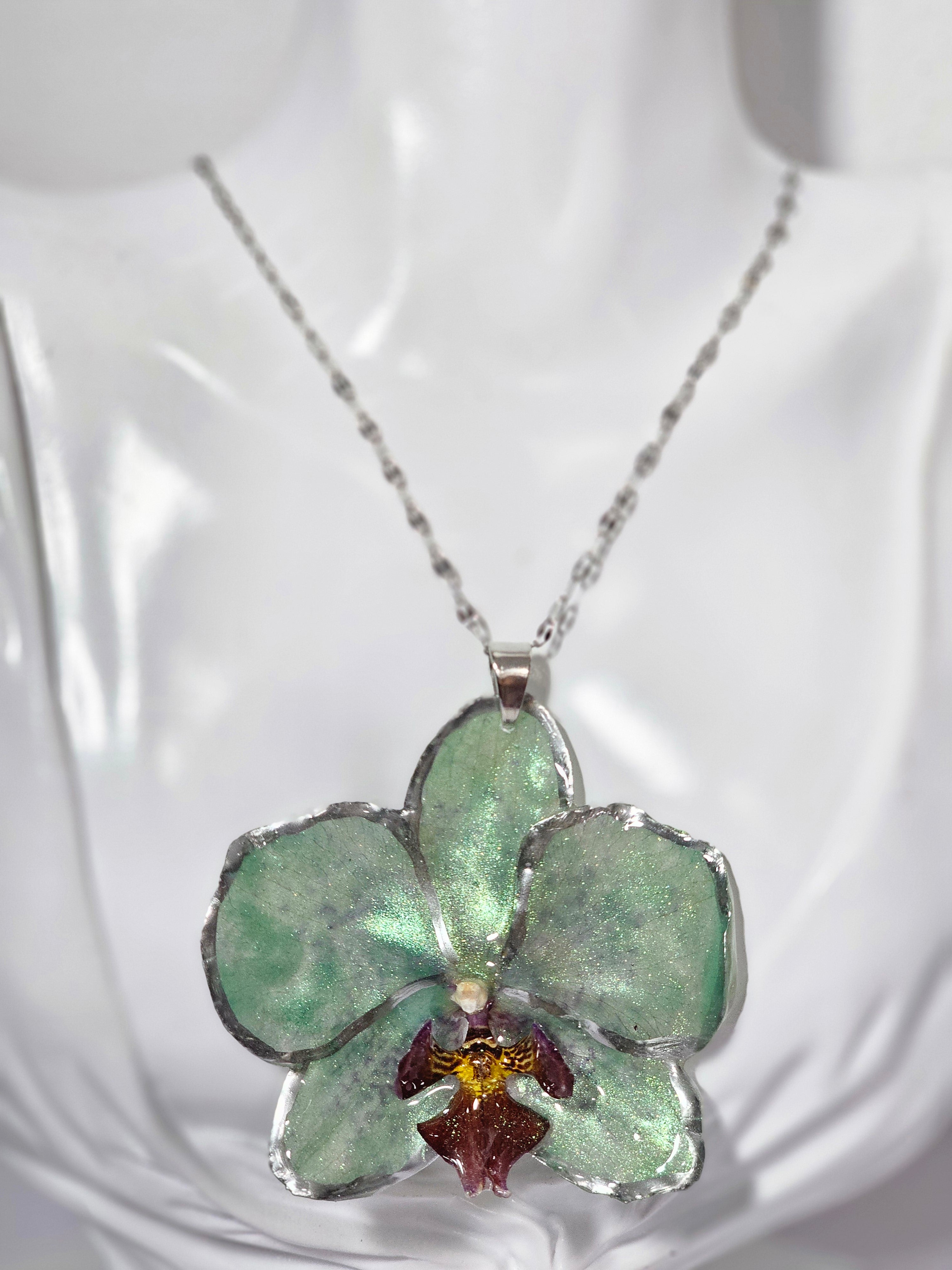 Collar Orquídea Verde Tornasol