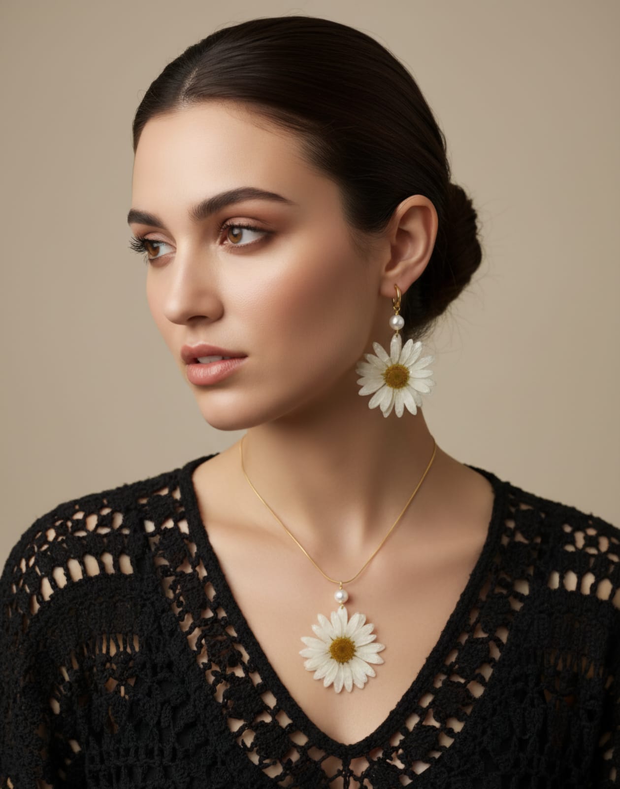Joyería artesanal con margarita natural encapsulada