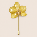 Alfiler de Solapa con Mini Orquídea Amarilla artesanal con flor natural preservada — ISAMOR