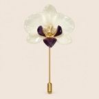 Alfiler de Solapa con Mini Orquídea Blanca con Morado artesanal con flor natural preservada — ISAMOR