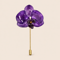 Alfiler de Solapa con Mini Orquídea Morada artesanal con flor natural preservada — ISAMOR