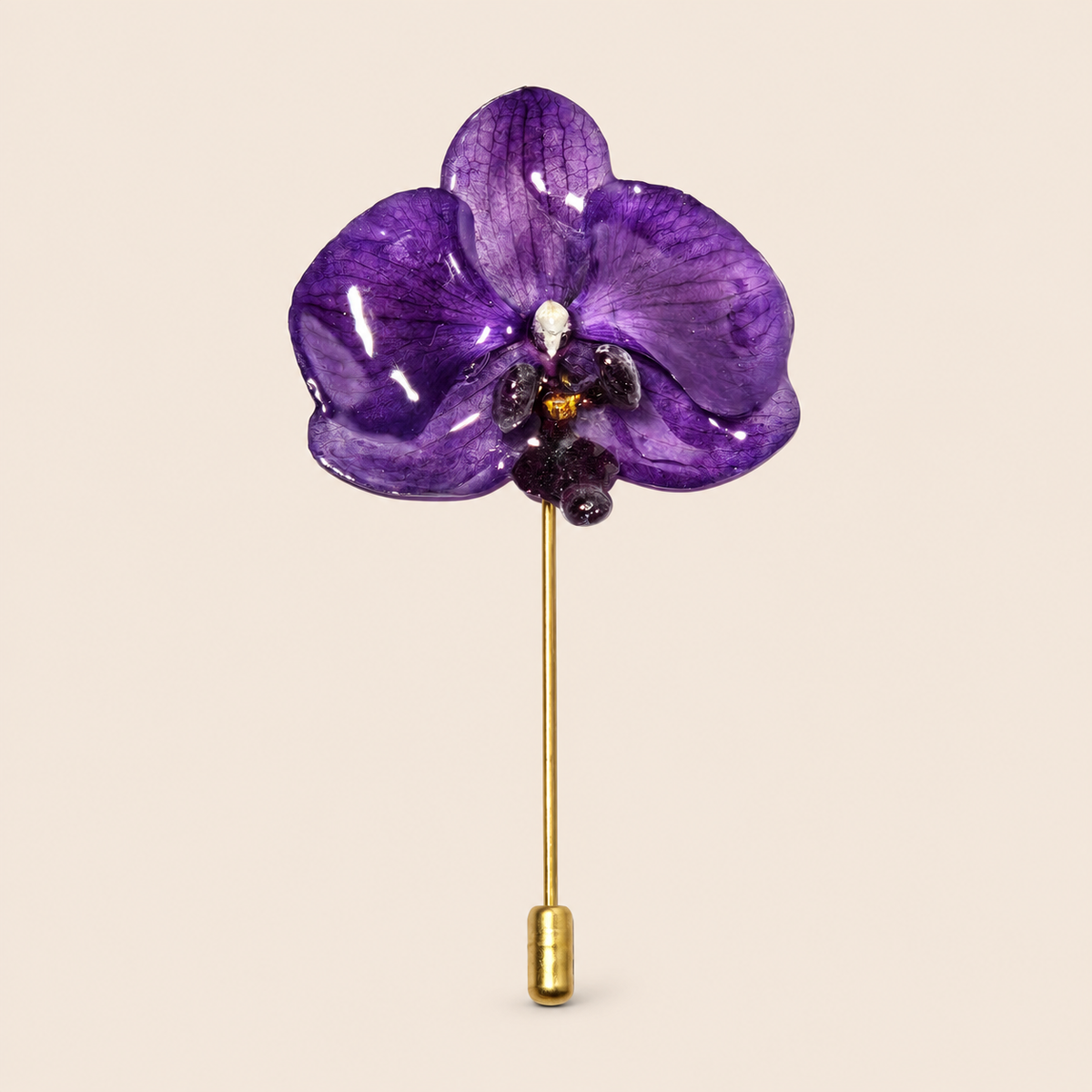 Alfiler de Solapa con Mini Orquídea Morada artesanal con flor natural preservada — ISAMOR