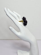Anillo de Clavel Morado artesanal con flor natural preservada; material: acero inoxidable, vista 4