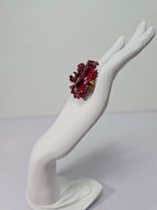 Anillo de Clavel Rojo artesanal con flor natural preservada; material: acero inoxidable, vista 4