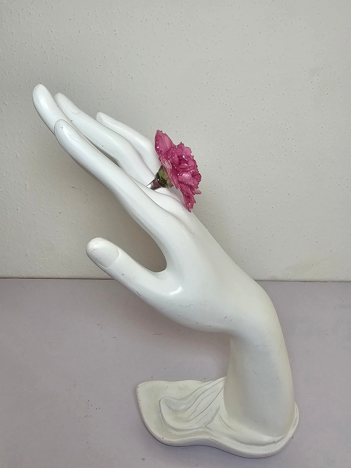 Anillo de Clavel Rosa artesanal con flor natural preservada; material: acero inoxidable, vista 5