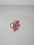 Anillo de Espuela de Caballero Rosa artesanal con flor natural preservada; material: acero inoxidable, vista 3