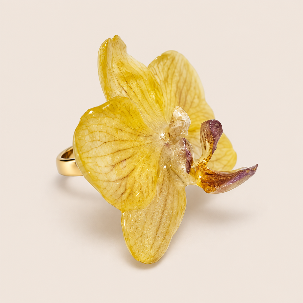 Anillo de Mini Orquídea Amarilla artesanal con flor natural preservada — ISAMOR