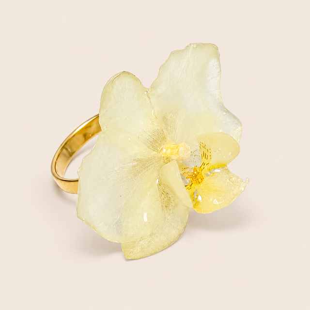 Anillo de Mini Orquídea Blanca