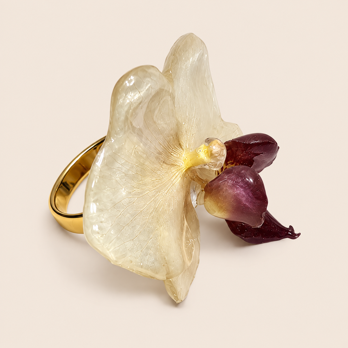 Anillo de Orquídea Blanca con Morado artesanal con flor natural preservada — ISAMOR