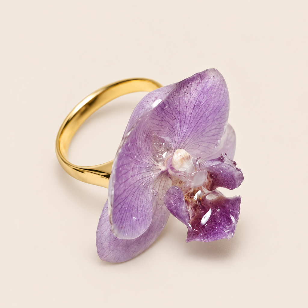 Anillo de Orquídea Lila artesanal con flor natural preservada — ISAMOR
