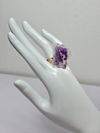 Anillo de Pétalos de Orquídea Abanico artesanal con flor natural preservada; material: acero inoxidable, vista 4