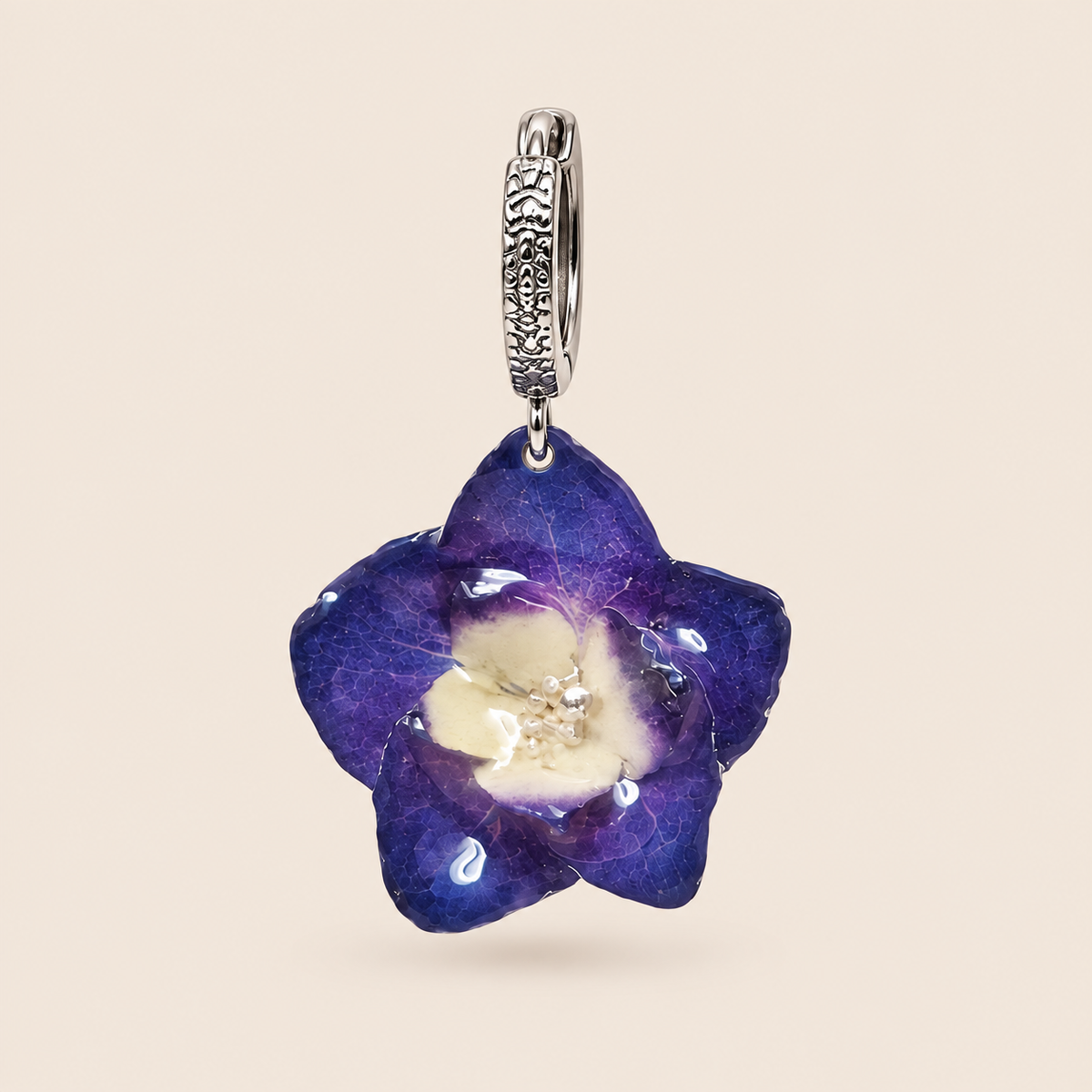Aretes de Hortensia Morada artesanal con flor natural preservada — ISAMOR