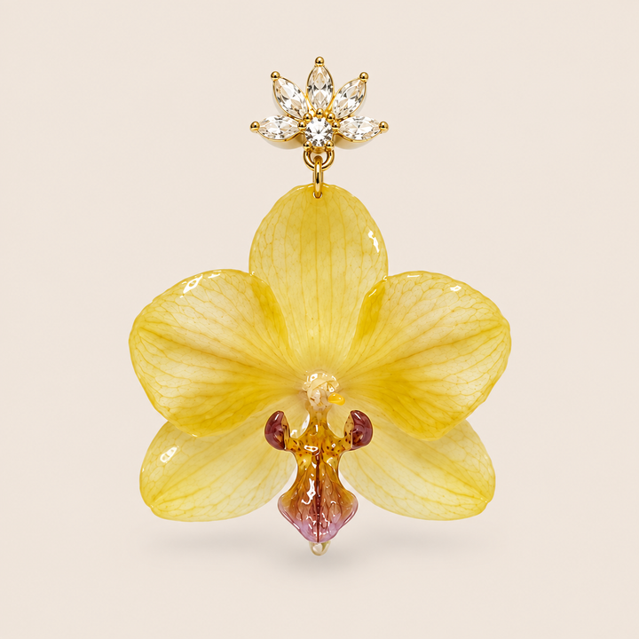 Aretes de Mini Orquídea Amarilla y Zirconia