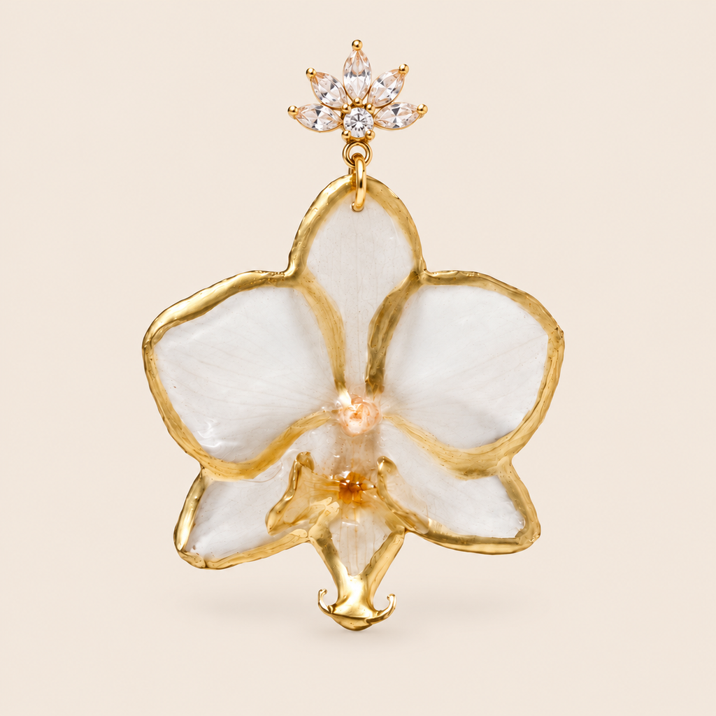Aretes de Mini Orquídea Blanca Dorada artesanal con flor natural preservada — ISAMOR
