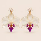Aretes de Mini Orquídea Blanca con Morado y Zirconia artesanal con flor natural preservada, vista alternativa — ISAMOR