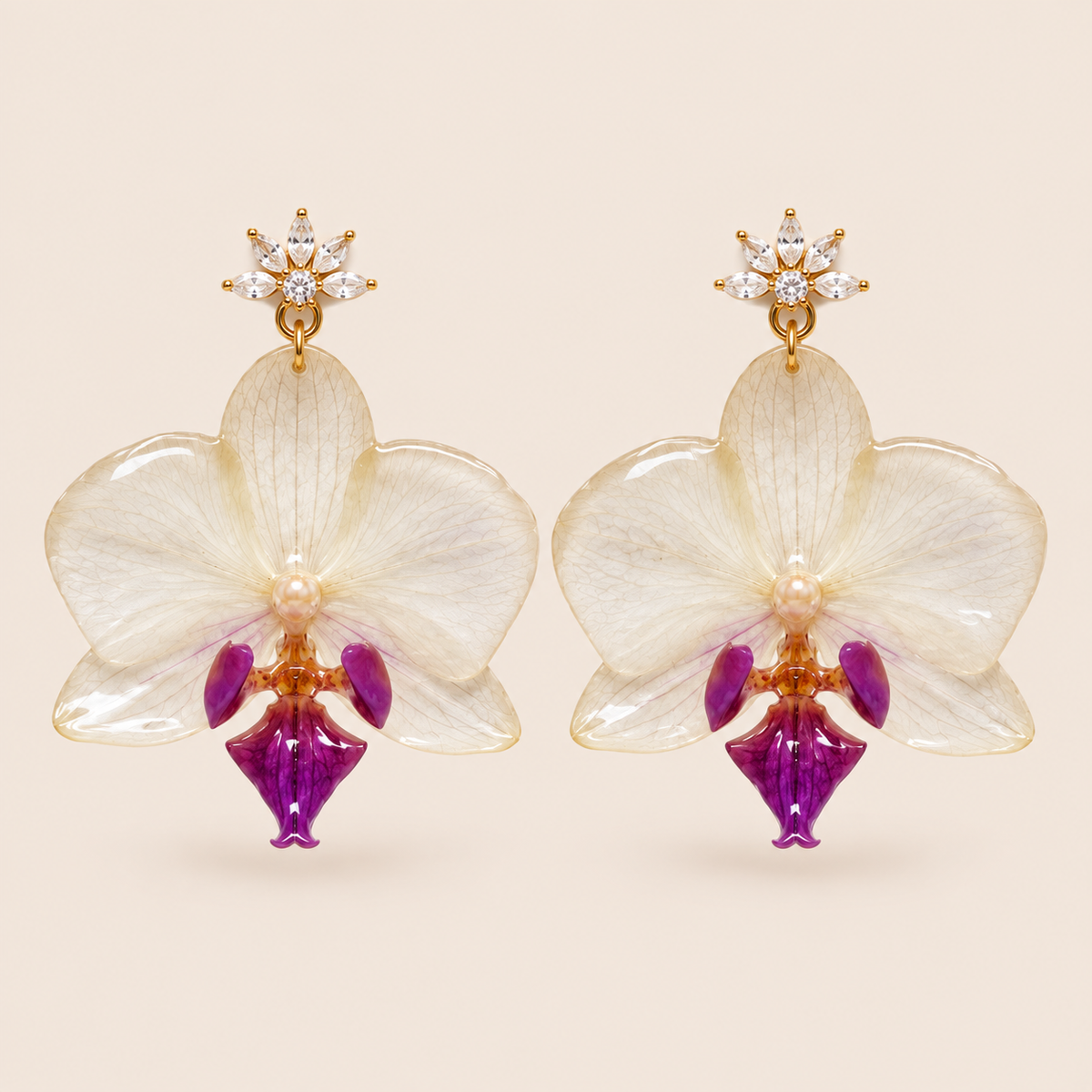 Aretes de Mini Orquídea Blanca con Morado y Zirconia artesanal con flor natural preservada, vista alternativa — ISAMOR
