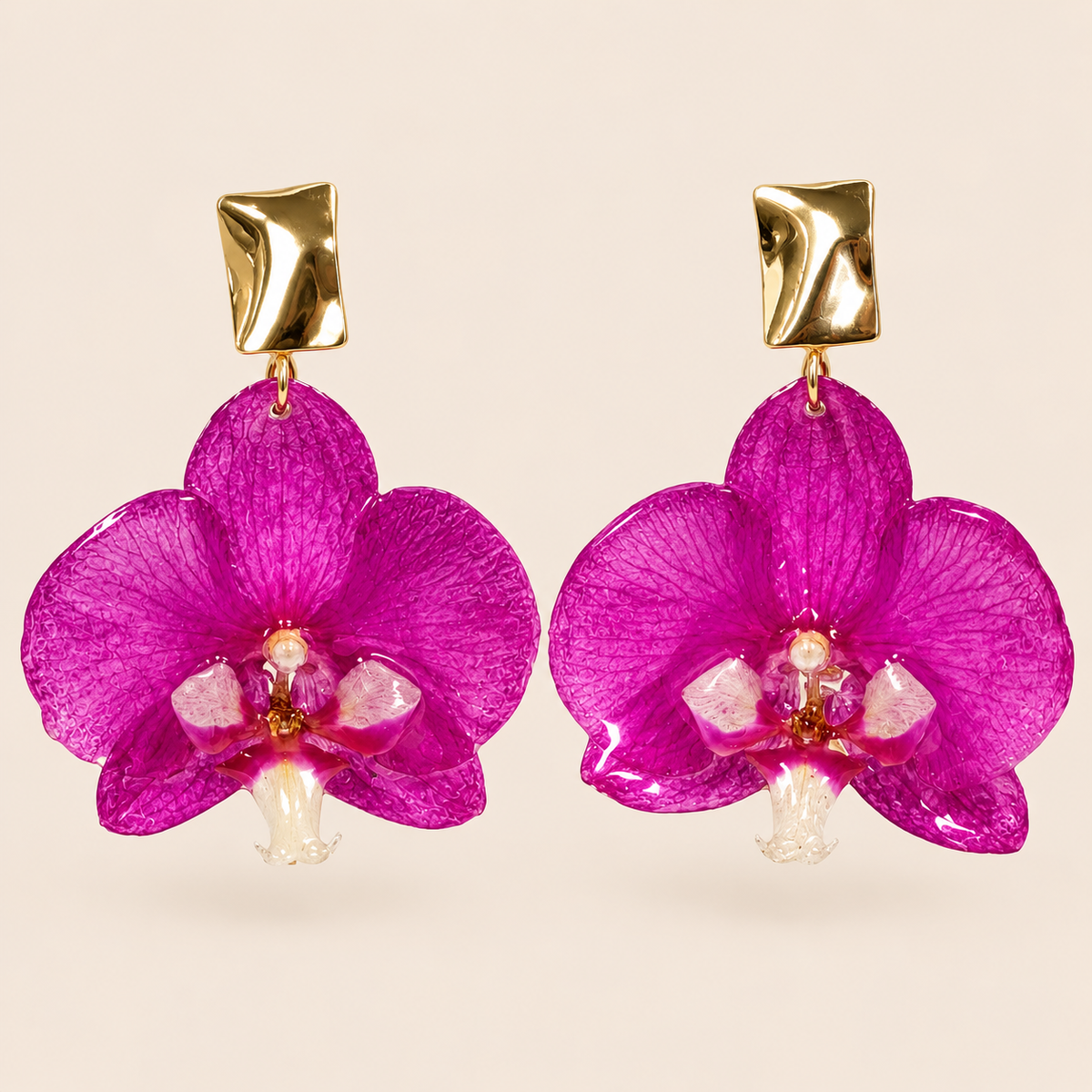 Aretes de Orquídea Magenta artesanal con flor natural preservada, vista alternativa — ISAMOR