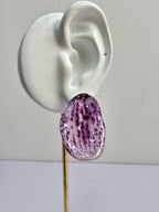Aretes de Pétalos de Orquídea Gota artesanal con flor natural preservada; material: acero inoxidable, vista 2