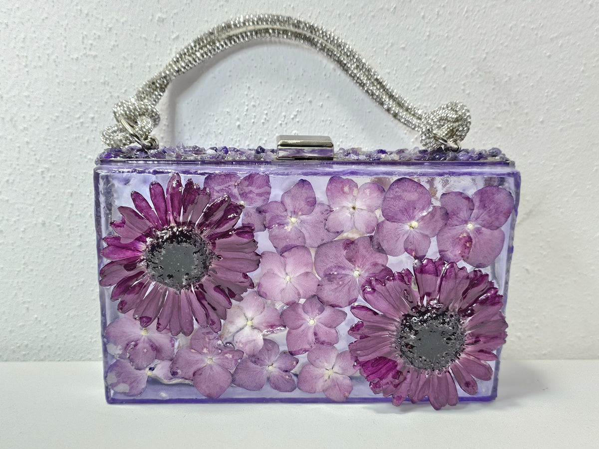 Bolso Cassandra ISAMOR, vista 2 de la pieza con flor natural encapsulada
