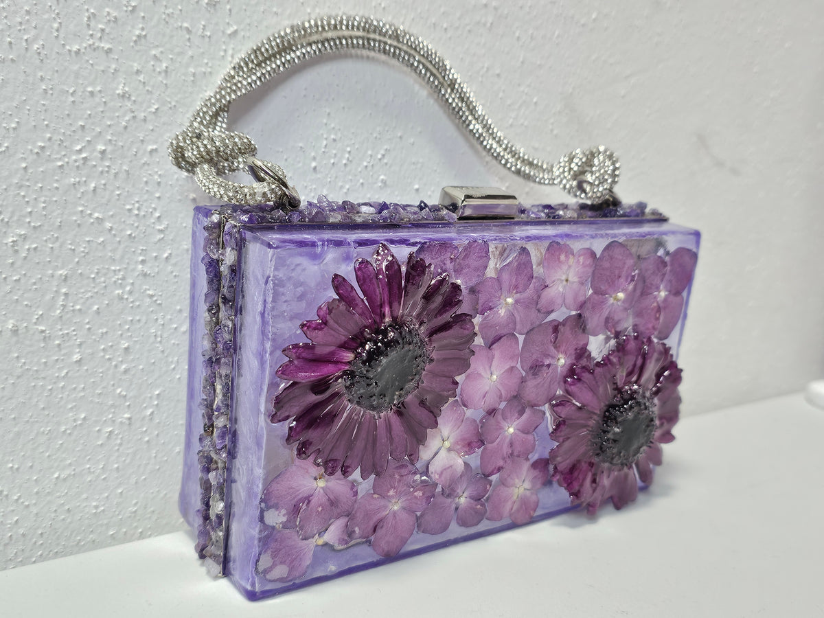 Bolso Cassandra ISAMOR, vista 4 de la pieza con flor natural encapsulada