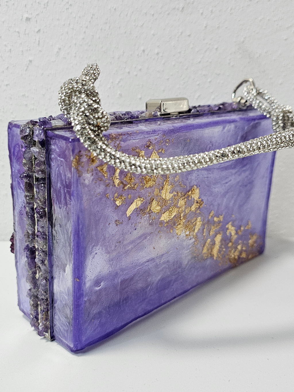 Bolso Cassandra ISAMOR, vista 7 de la pieza con flor natural encapsulada