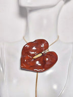 Collar de Anturio Rojo artesanal con flor natural preservada; material: resina