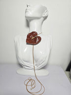 Collar de Anturio Rojo artesanal con flor natural preservada; material: resina, vista 2