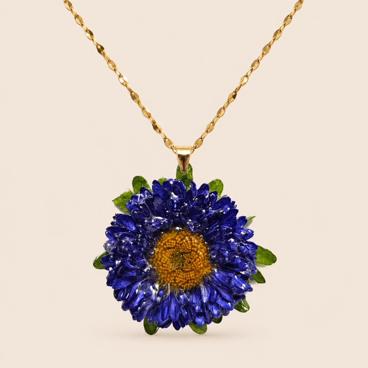 Collar con Flor de Aster Azul artesanal con flor natural preservada — ISAMOR