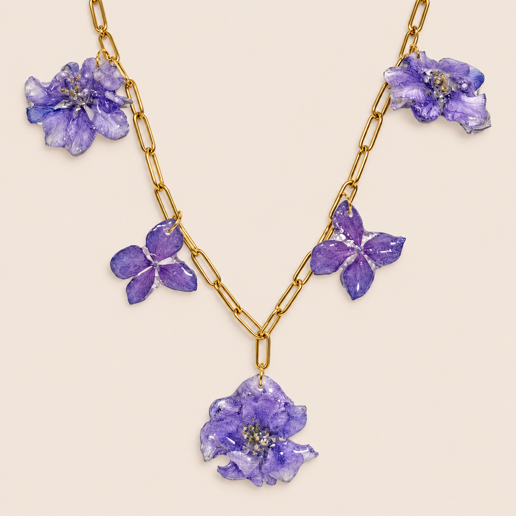 Collar de Espuela de Caballero Morada artesanal con flor natural preservada — ISAMOR