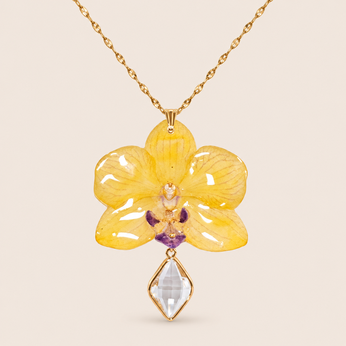 Collar de Mini Orquídea Amarilla artesanal con flor natural preservada — ISAMOR