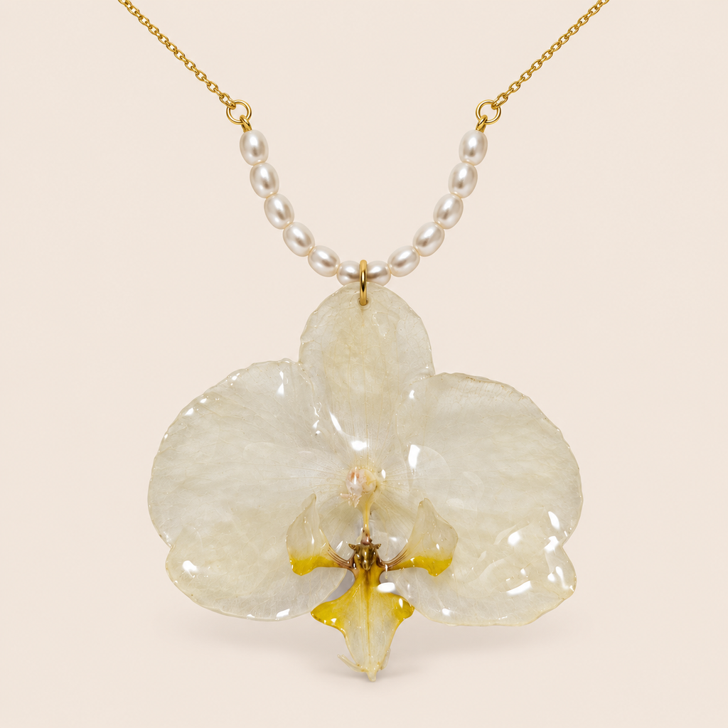 Collar de Orquídea Blanca Chapado en Oro 18K artesanal con flor natural preservada — ISAMOR