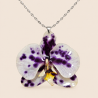 Collar de Orquídea Vaquita artesanal con flor natural preservada — ISAMOR
