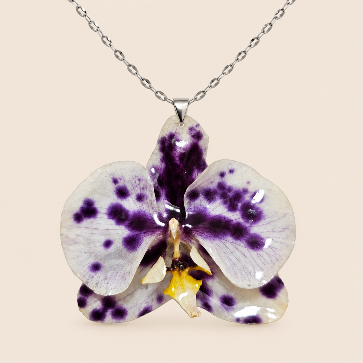 Collar de Orquídea Vaquita artesanal con flor natural preservada — ISAMOR