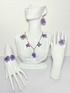 Conjunto de Espuela de Caballero Morada artesanal con flor natural preservada; material: acero inoxidable