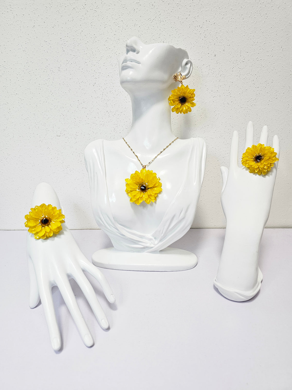 Conjunto de Mini Girasol artesanal con flor natural preservada; material: acero inoxidable