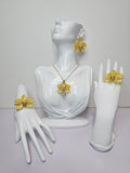 Conjunto de Mini Orquídea Amarilla artesanal con flor natural preservada; material: acero inoxidable