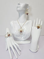 Conjunto de Mini Orquídea Blanca con Morado artesanal con flor natural preservada; material: acero inoxidable