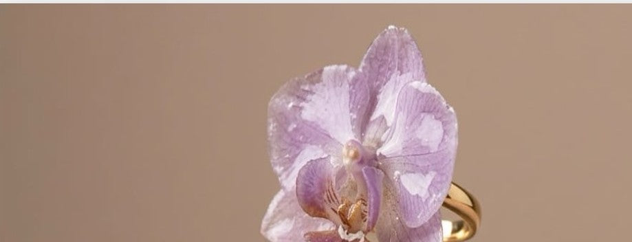 Flores reales convertidas en joyas