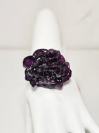 Pulsera de Clavel Morado artesanal con flor natural preservada; material: acero inoxidable