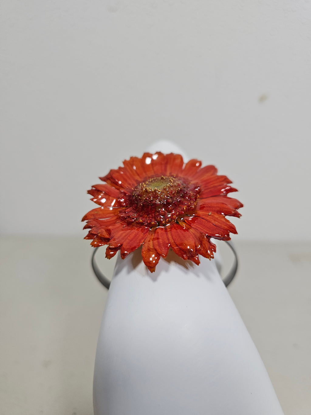 Pulsera de Gerbera Naranja de ISAMOR con flor natural preservada y encapsulada