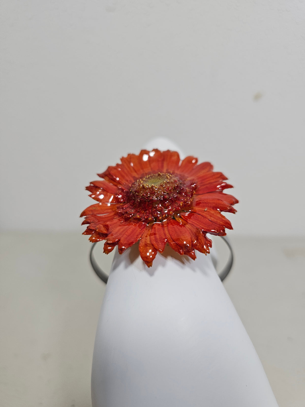 Pulsera de Gerbera Naranja de ISAMOR con flor natural preservada y encapsulada