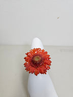 Pulsera de Gerbera Naranja ISAMOR, vista 2 de la pieza con flor natural encapsulada