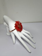 Pulsera de Gerbera Naranja ISAMOR, vista 4 de la pieza con flor natural encapsulada