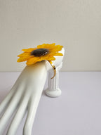 Pulsera de Girasol Premium artesanal con flor natural preservada; material: acero inoxidable