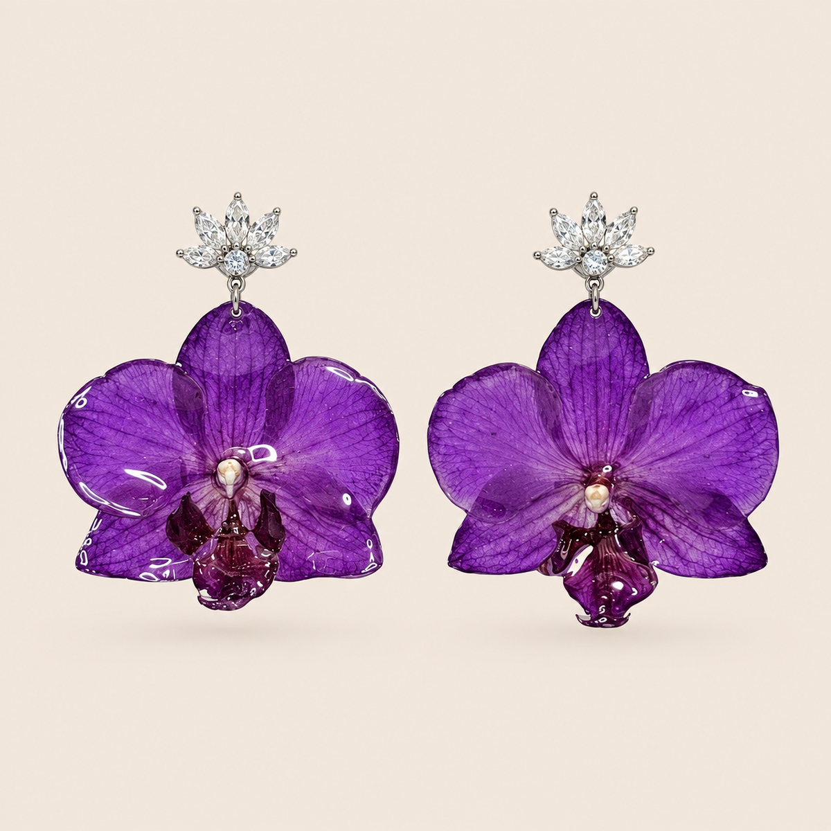 Aretes de Mini Orquídea Morada y Zirconia