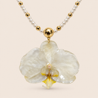 Collar de Orquídea Blanca con Perlas